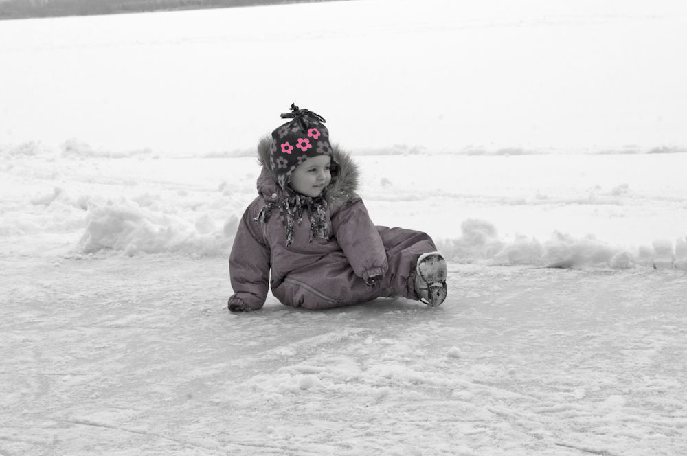Child_in_snow_spotcolour.jpg