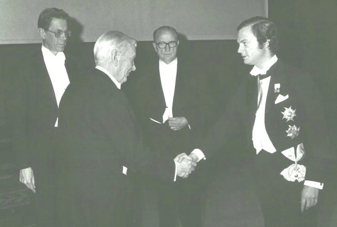 卡尔•蒙特接受瑞典国王Carl XVI Gustaf授予勋章    